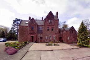 Butler's Apartment. Flat 5, Dalmore House, Helensburgh, Scotland G84 8JP